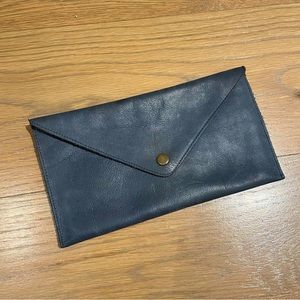Nisolo Leather Envelop Clutch in Navy